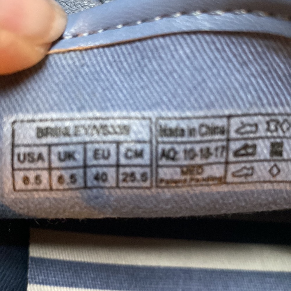 New Vionic sneakers - Picture 4 of 4